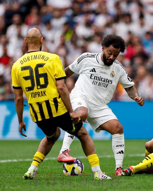 欧冠-皇马3-1蓝军 本泽马连场戴帽!门迪致命失误 欧冠-皇马3-1蓝军 本泽马连场戴帽!门迪致命失误